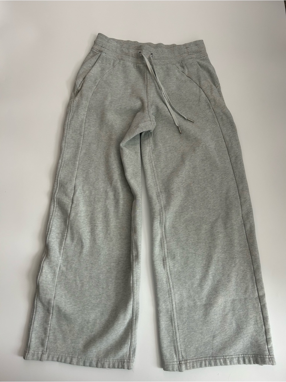 Lululemon Scuba Mid Rise Wide Leg Pants
Grey
Loungewear
Comfy
Size 6
Athleisure